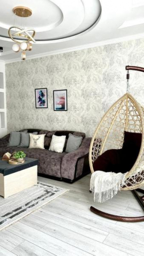 Comfortable with large kitchen & self-check-in, Almaty